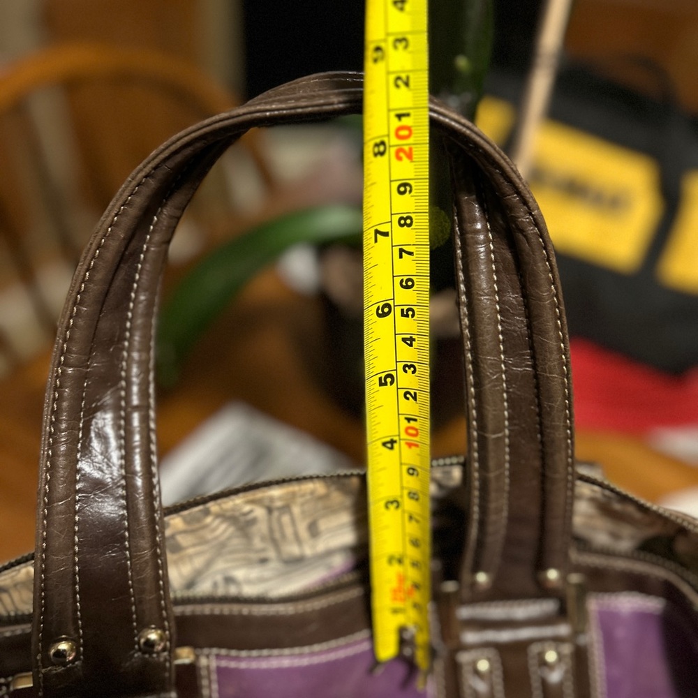 Guess Purse - Picture 13 of 14